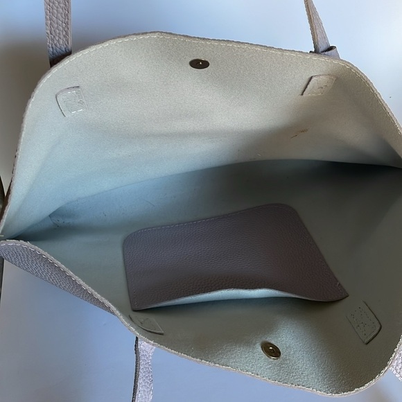 Vegan leather lavender tote bag - Picture 3 of 5